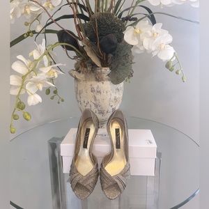 Nina New York Metallic Sparkly Glitter Gold Chrome Hells shoes. Size 6.5